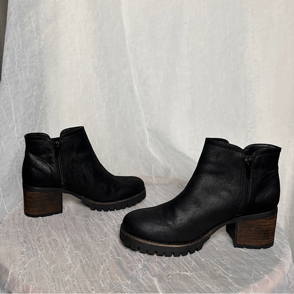 Carlos by Carlos Santana Black w/ Brown Chunky Block Heel Ankle Boots Gill - Picture 15 of 16